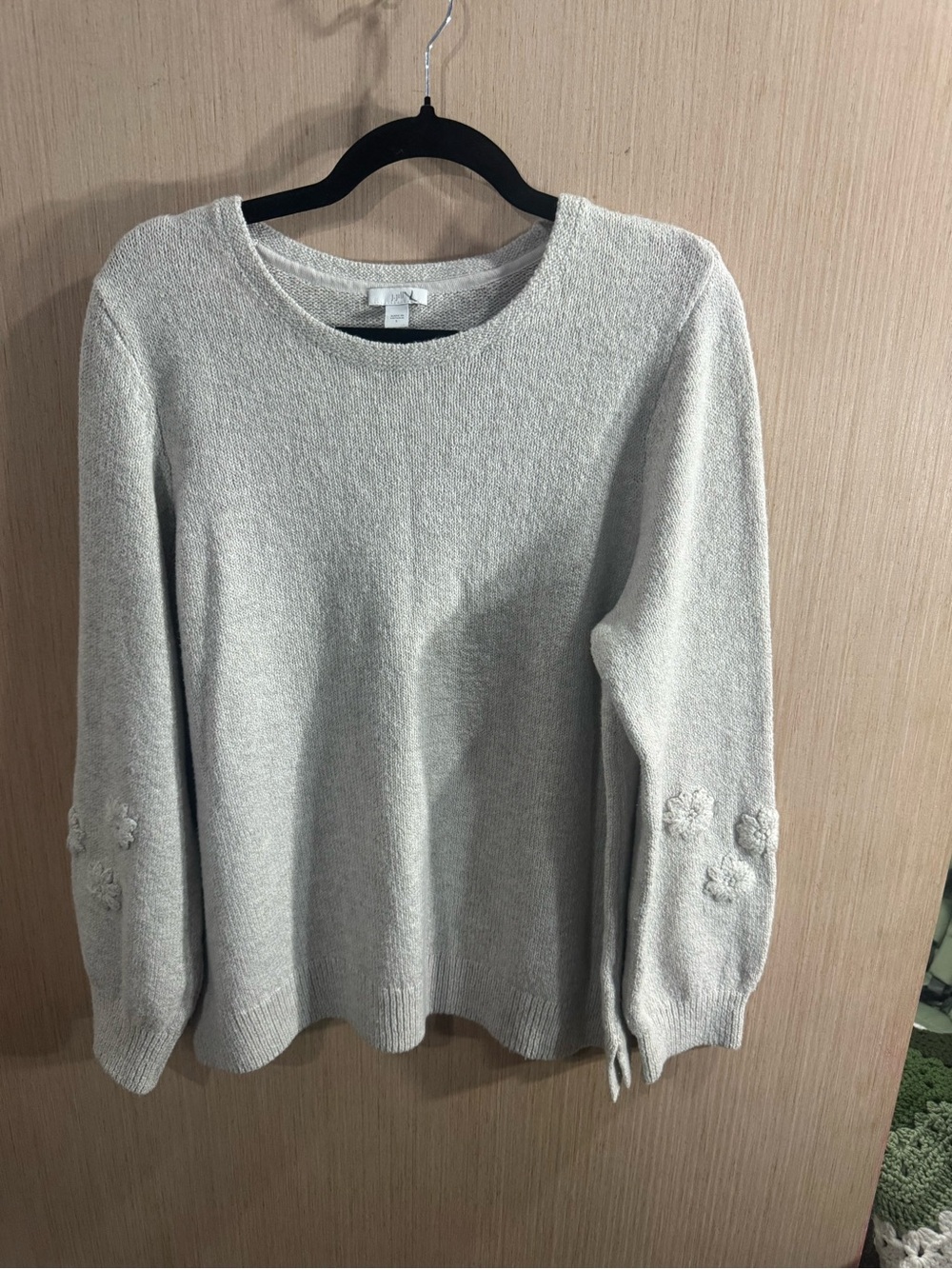 J. Jill Heather Cream Crewneck Sweater with Floral Sleeve Appliqué Size Large